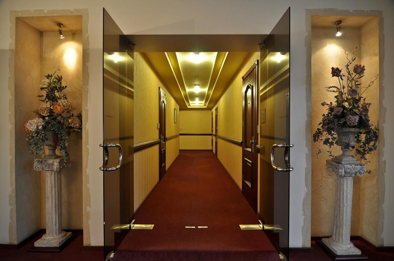 Hotel Sfinksas Kaunas Ngoại thất bức ảnh