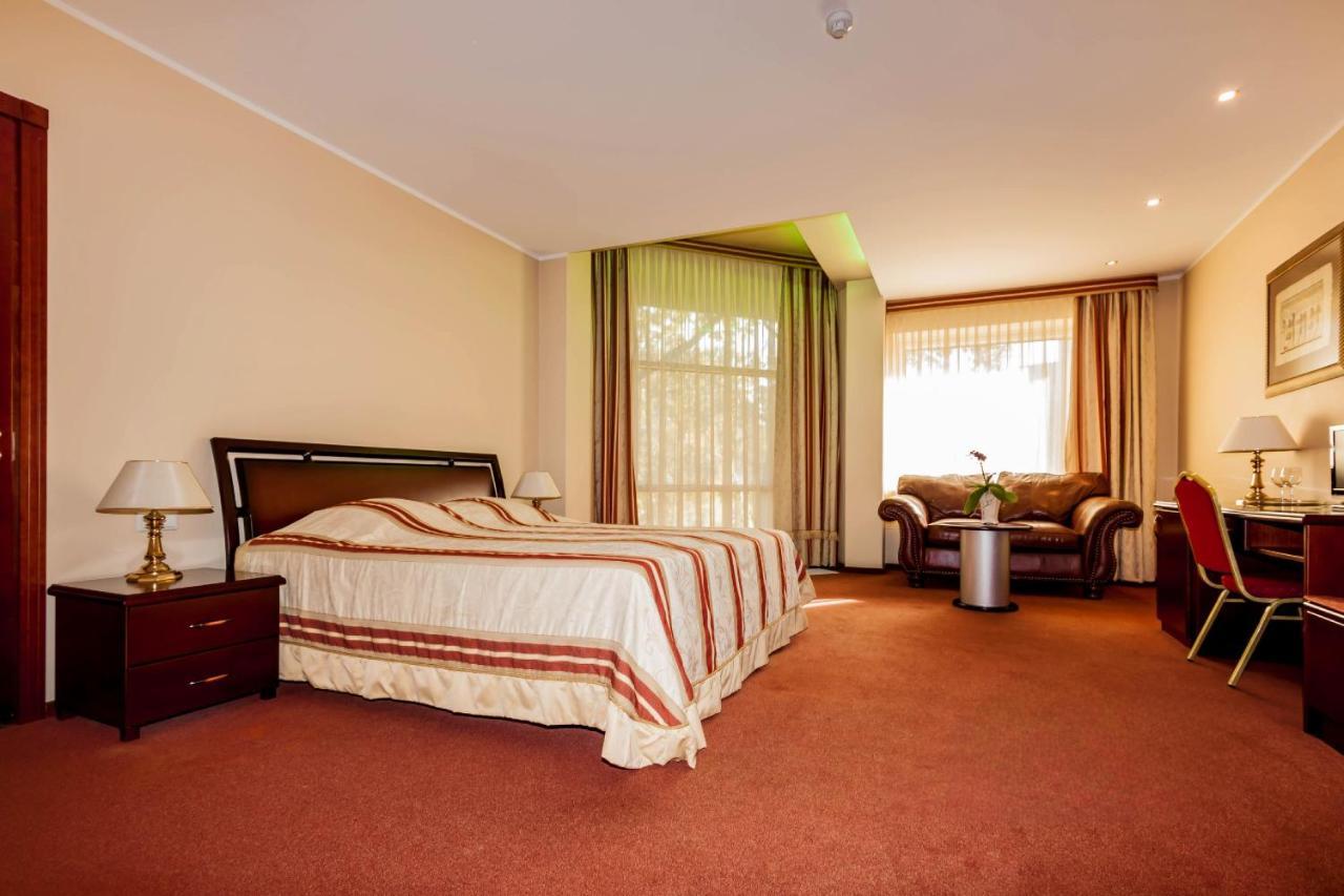 Hotel Sfinksas Kaunas Ngoại thất bức ảnh