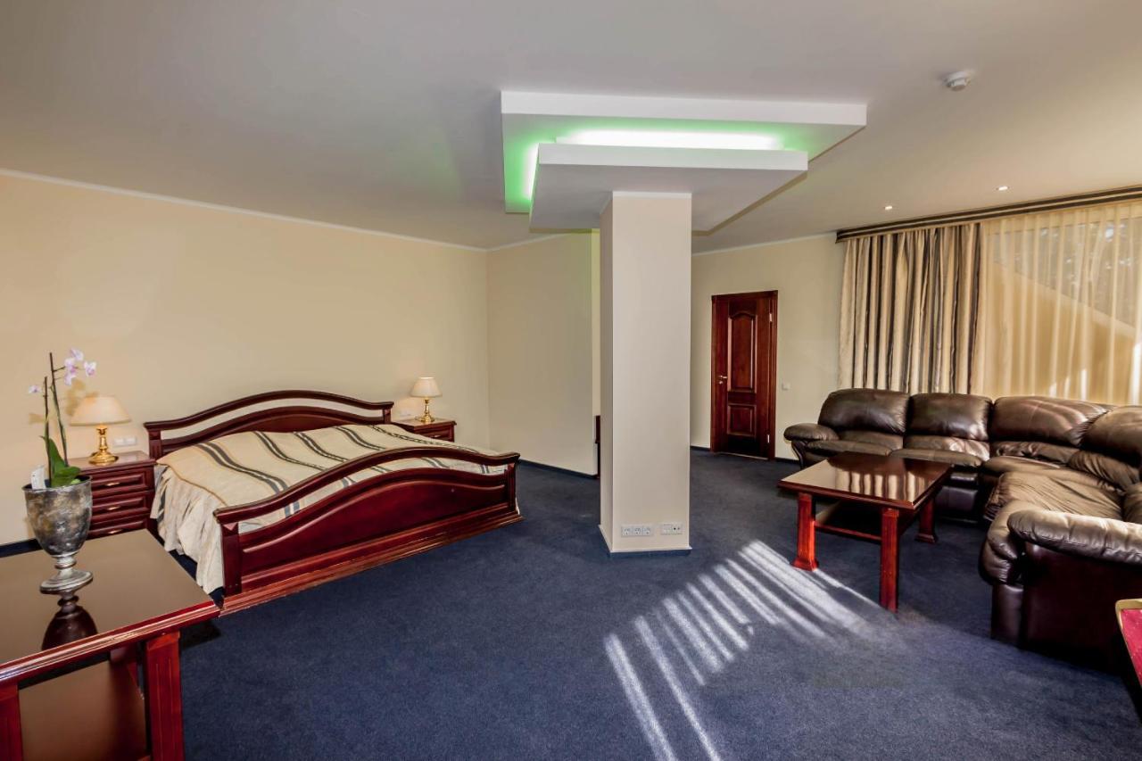Hotel Sfinksas Kaunas Ngoại thất bức ảnh