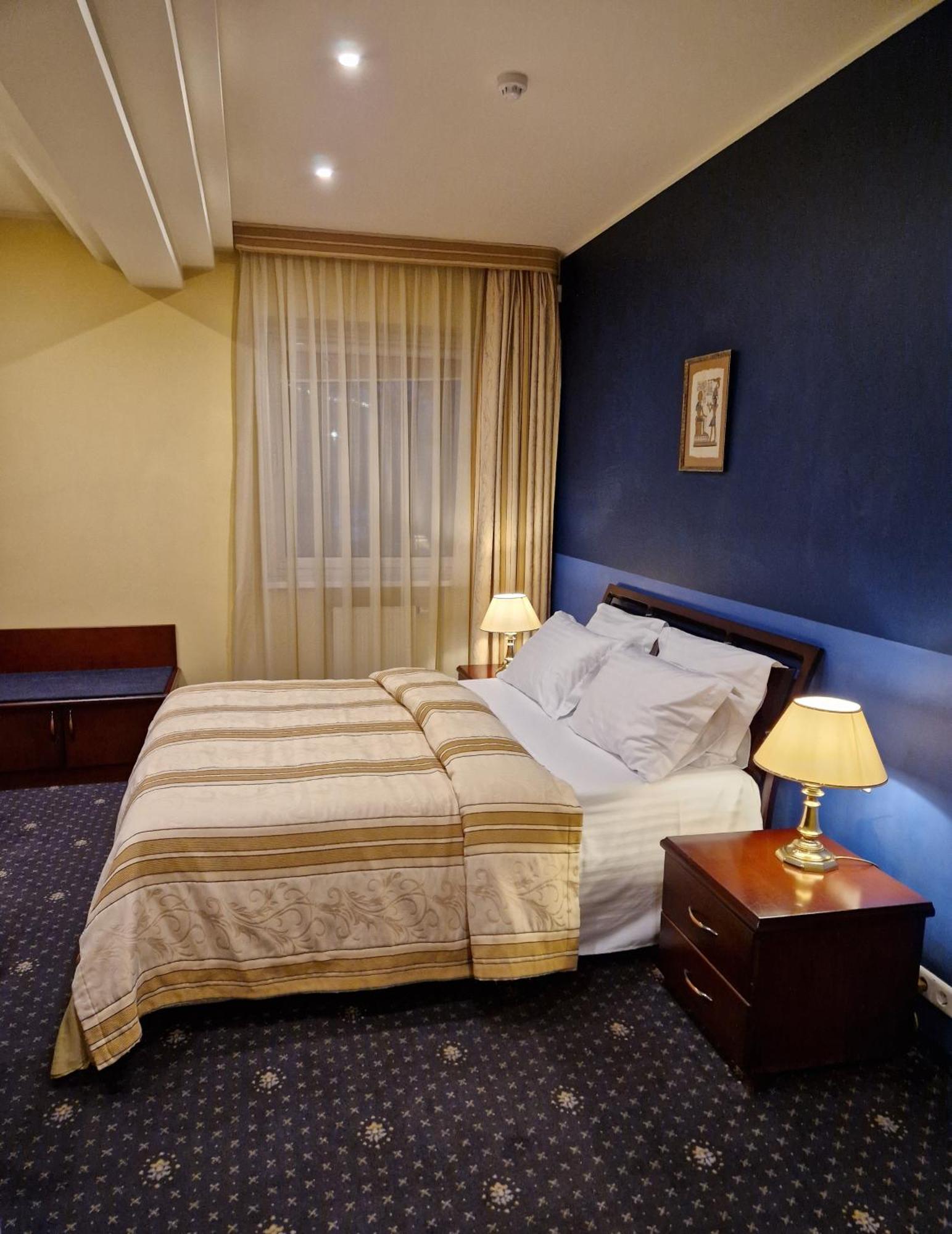 Hotel Sfinksas Kaunas Ngoại thất bức ảnh
