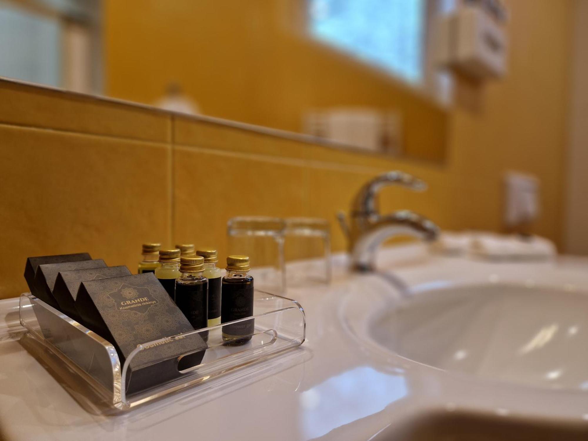 Hotel Sfinksas Kaunas Ngoại thất bức ảnh