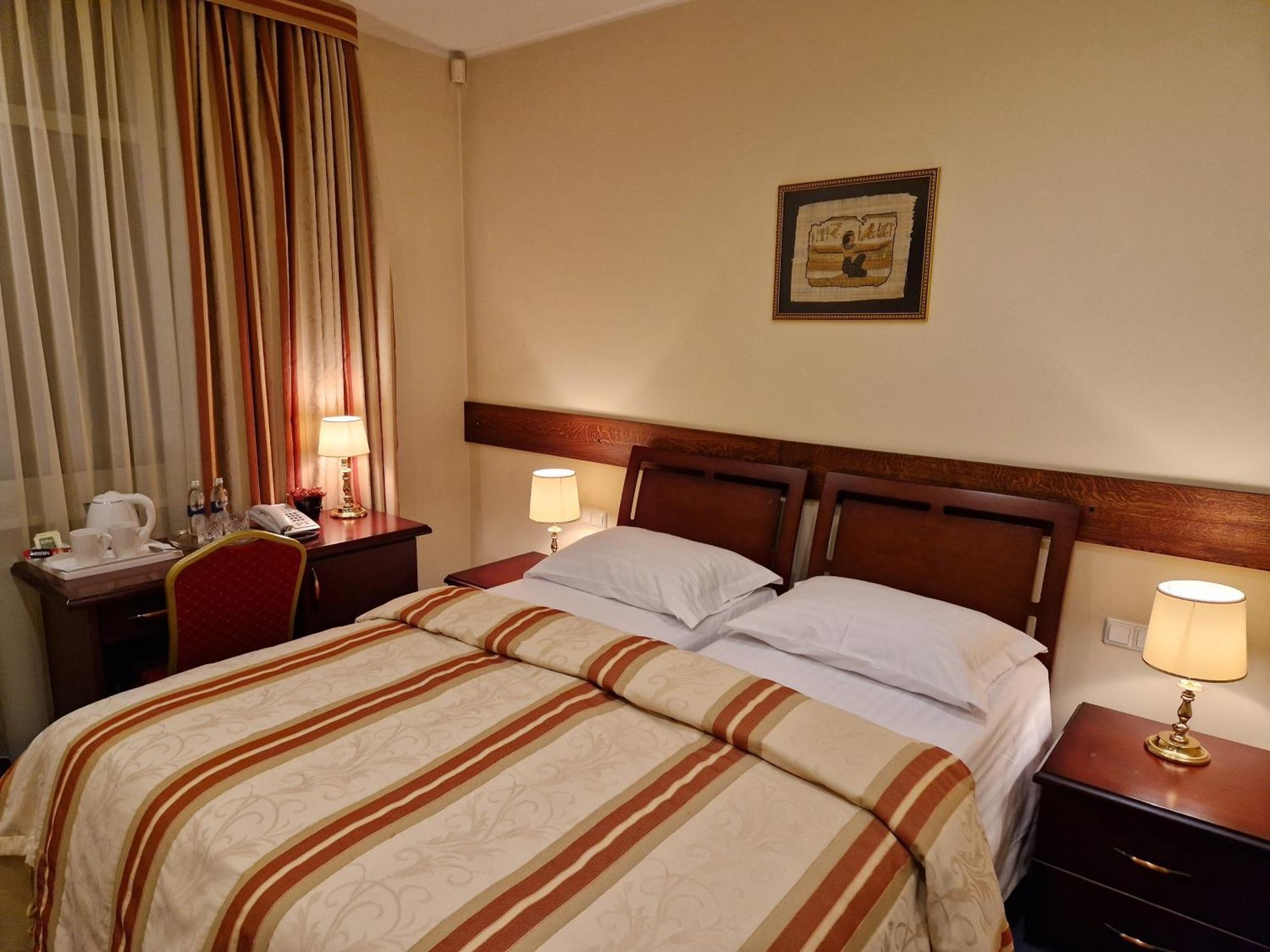 Hotel Sfinksas Kaunas Ngoại thất bức ảnh