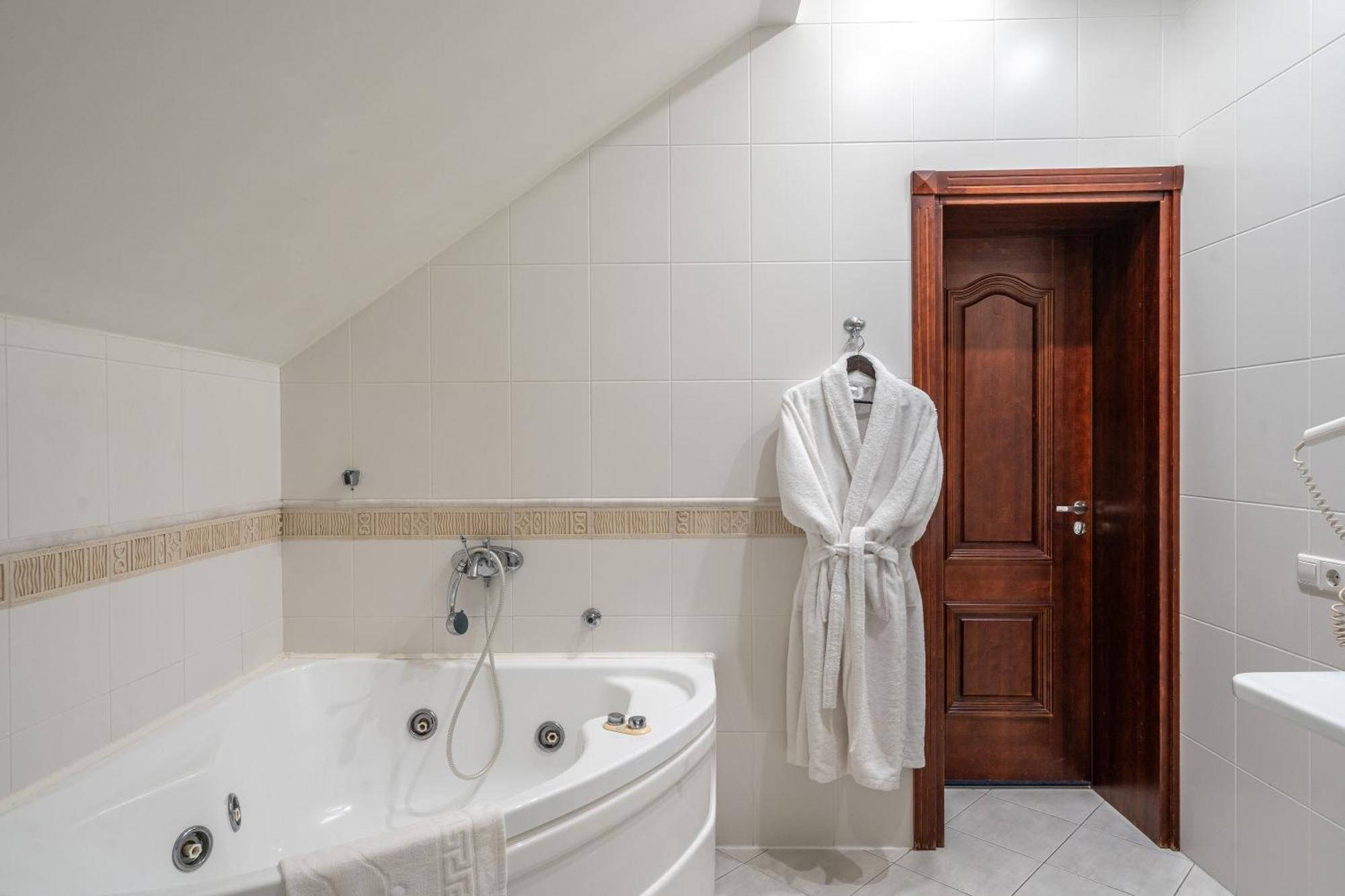 Hotel Sfinksas Kaunas Ngoại thất bức ảnh
