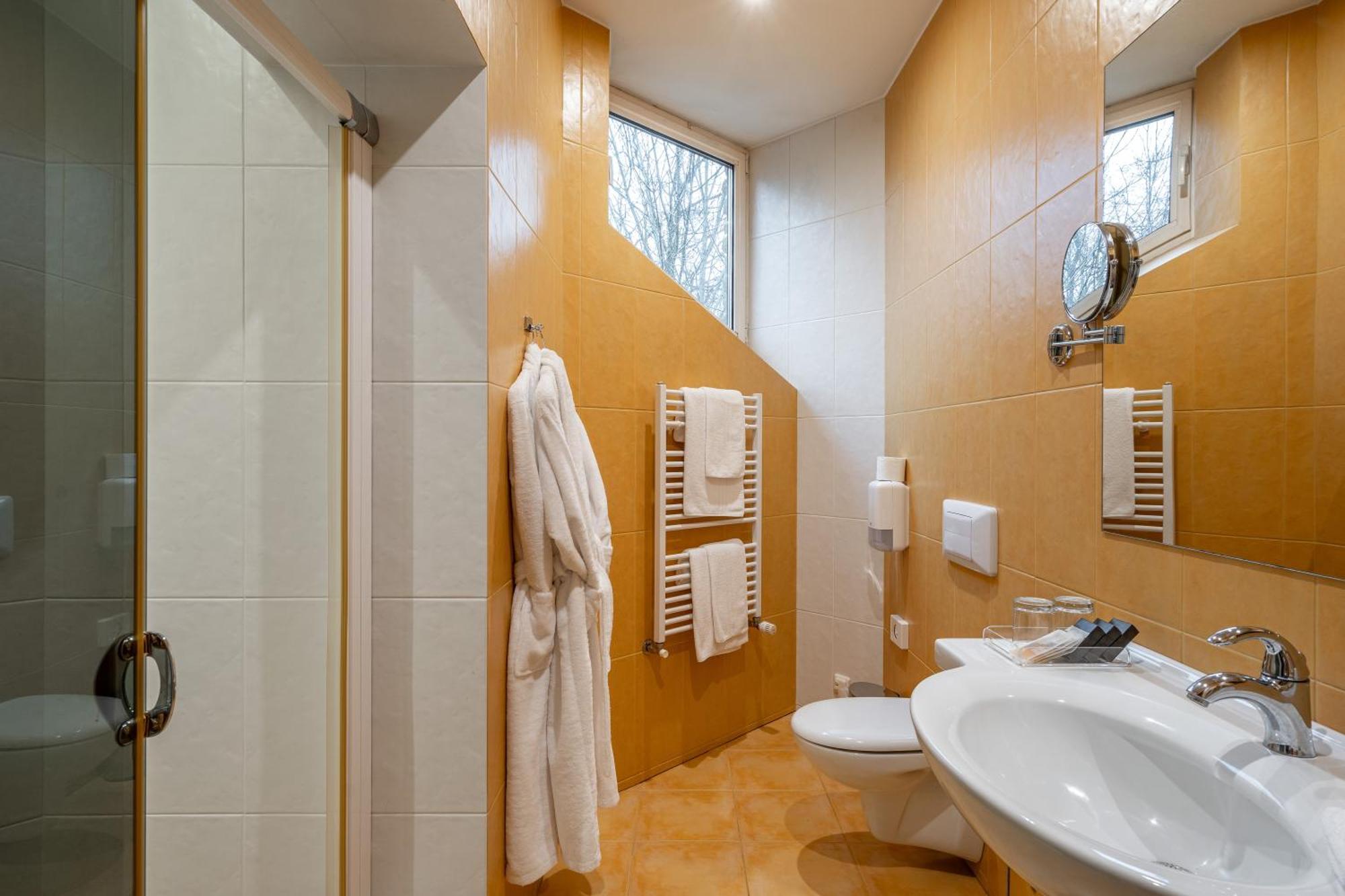 Hotel Sfinksas Kaunas Ngoại thất bức ảnh