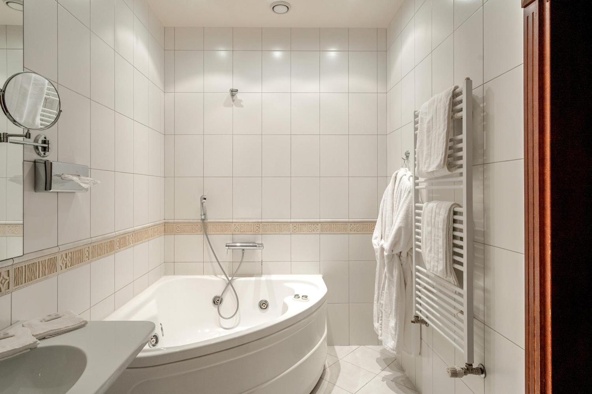 Hotel Sfinksas Kaunas Ngoại thất bức ảnh