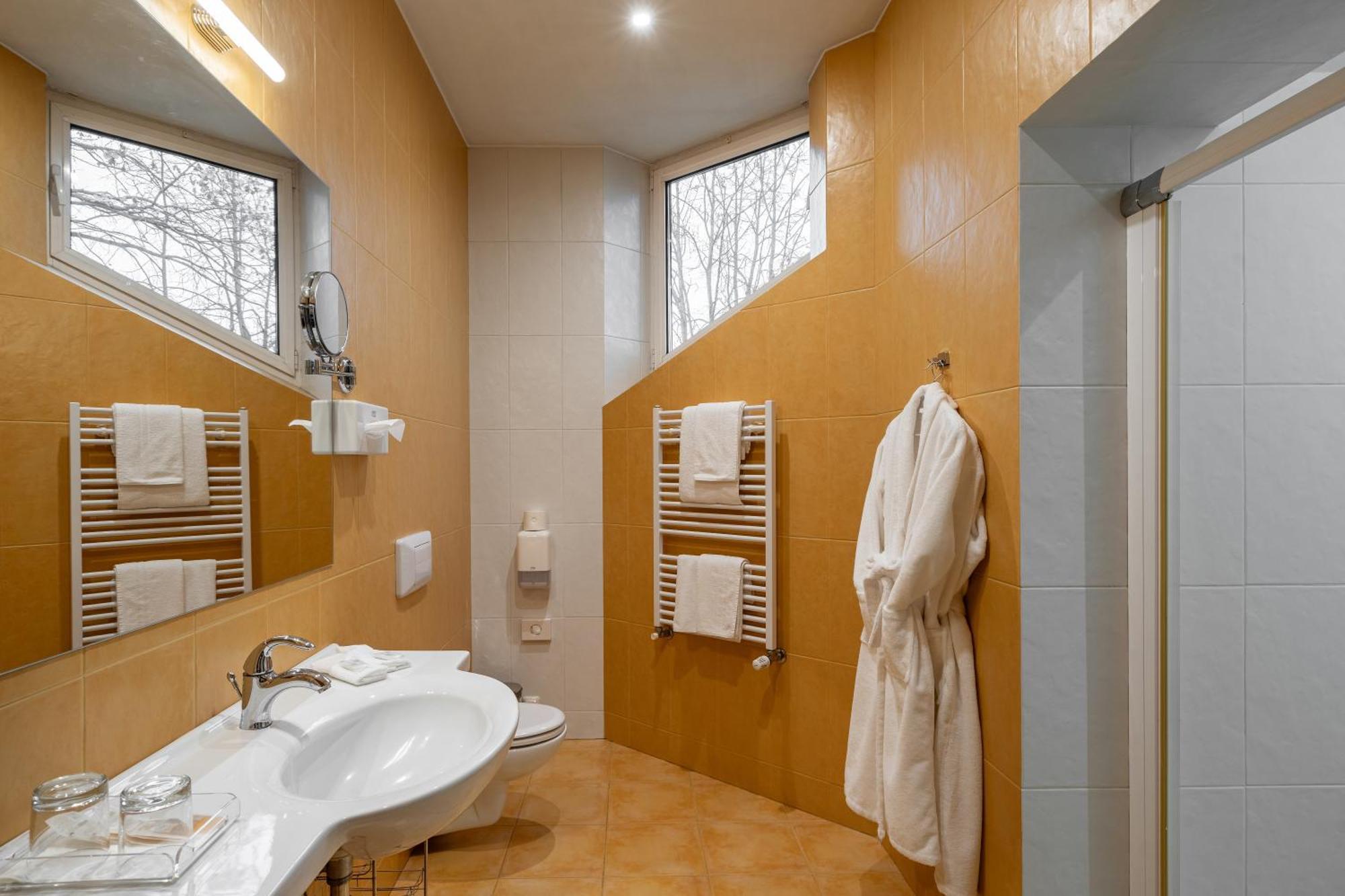 Hotel Sfinksas Kaunas Ngoại thất bức ảnh