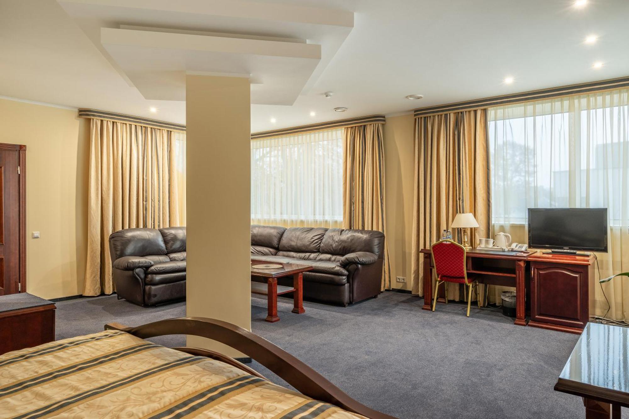 Hotel Sfinksas Kaunas Ngoại thất bức ảnh
